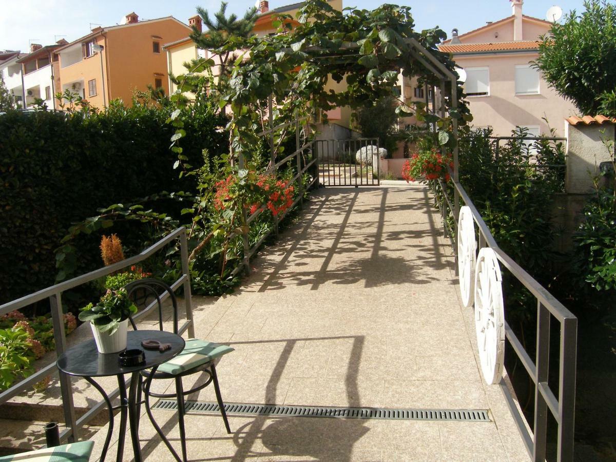 Apartments Mirjana Пула Екстериор снимка
