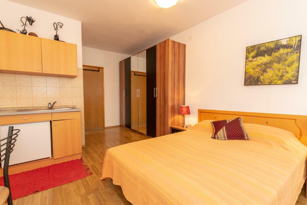 Apartments Mirjana Пула Екстериор снимка