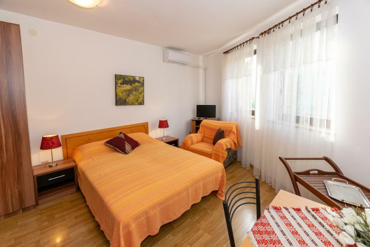 Apartments Mirjana Пула Екстериор снимка