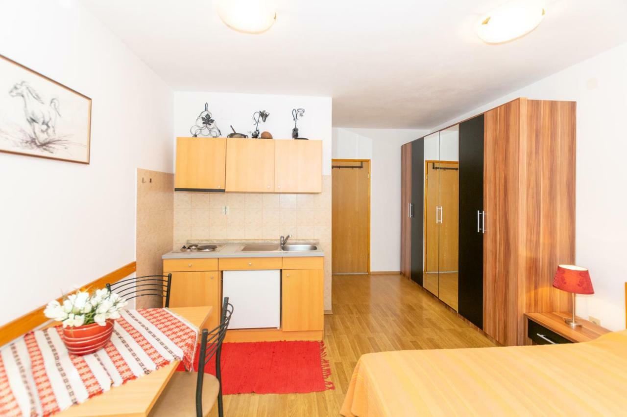 Apartments Mirjana Пула Екстериор снимка
