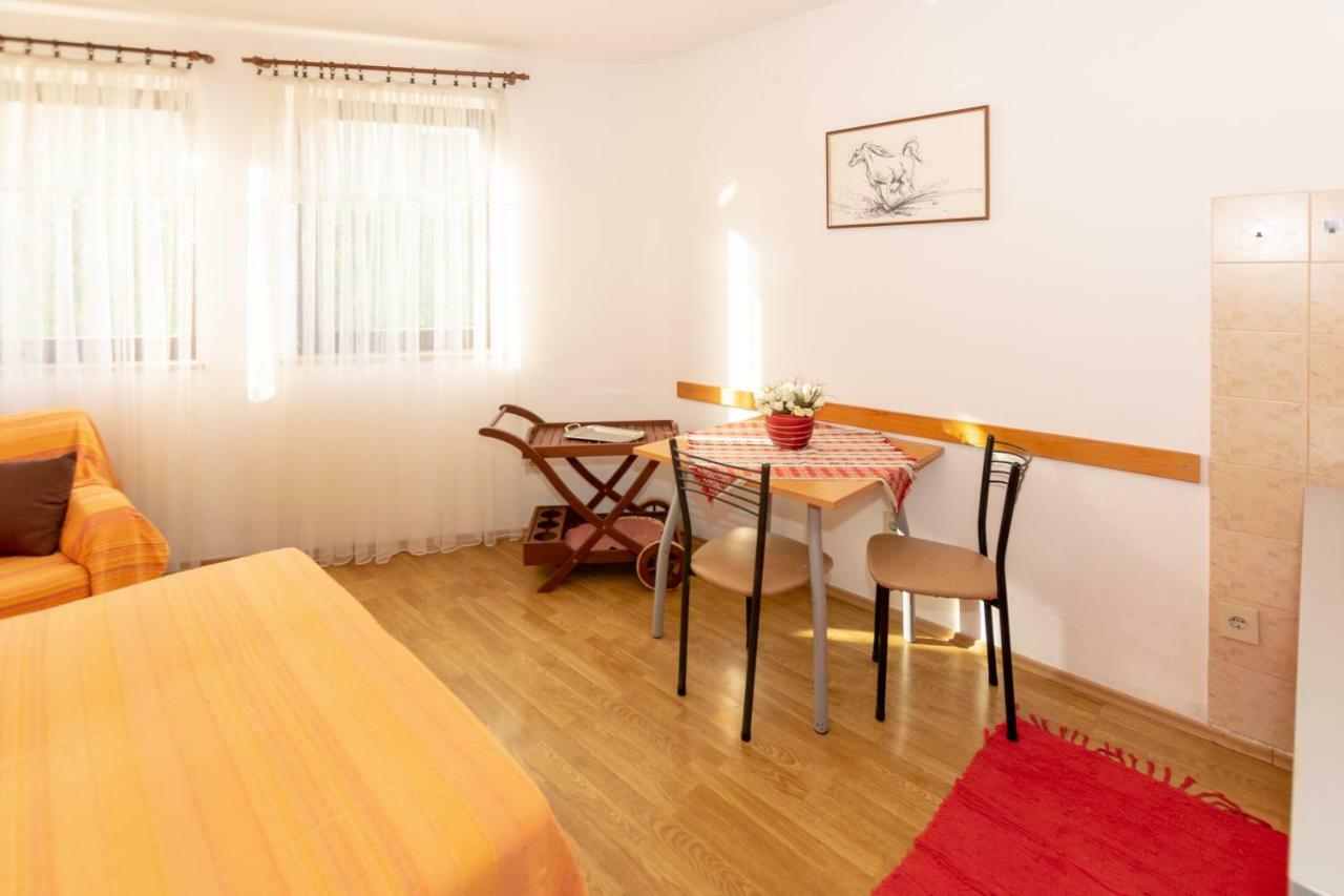 Apartments Mirjana Пула Екстериор снимка