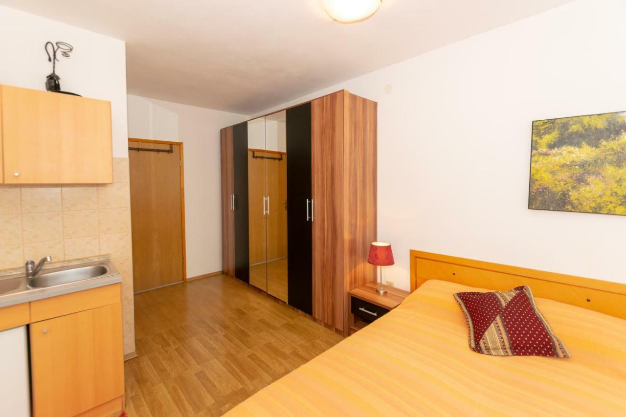 Apartments Mirjana Пула Екстериор снимка